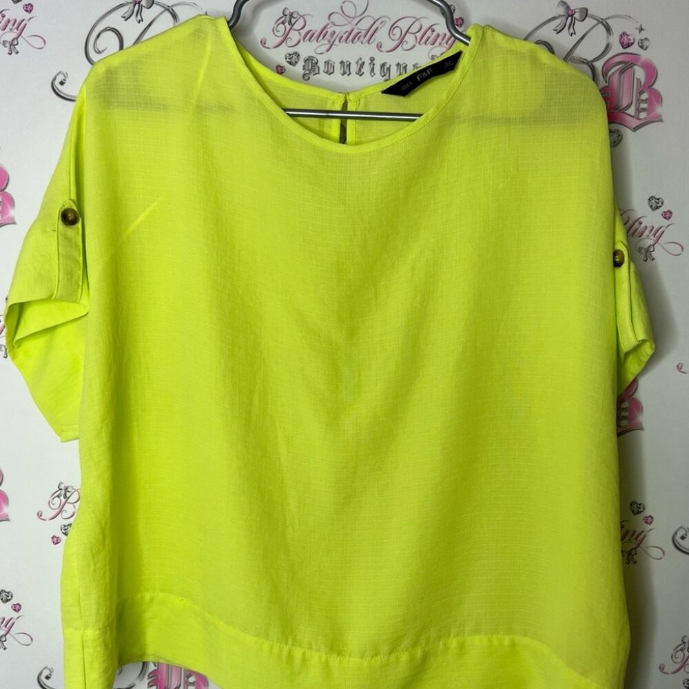 F&F blouse short sleeve lightweight key hole opening back Lime Green Top - Picture 3 of 6